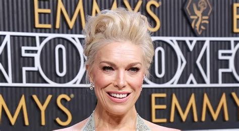 Hannah Waddingham’s Measurements: Bra Size, Height, Weight。